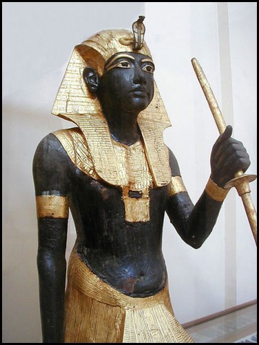 32. Tutanhkamun_tomb_statue_.jpg