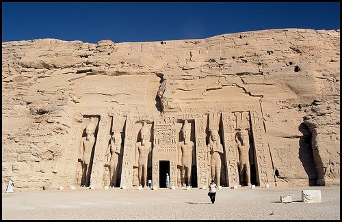 64. Abu_Simbel2C_Nefertari_Temple en Abu Simbel.jpg