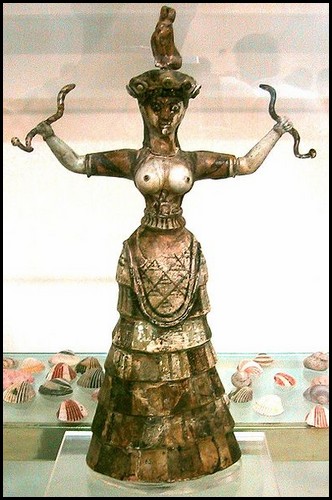 23. Diosa de la serpiente1.jpg