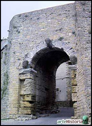 18. arco de la puerta de Volterra.jpg
