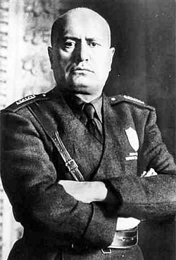 23.Mussolini